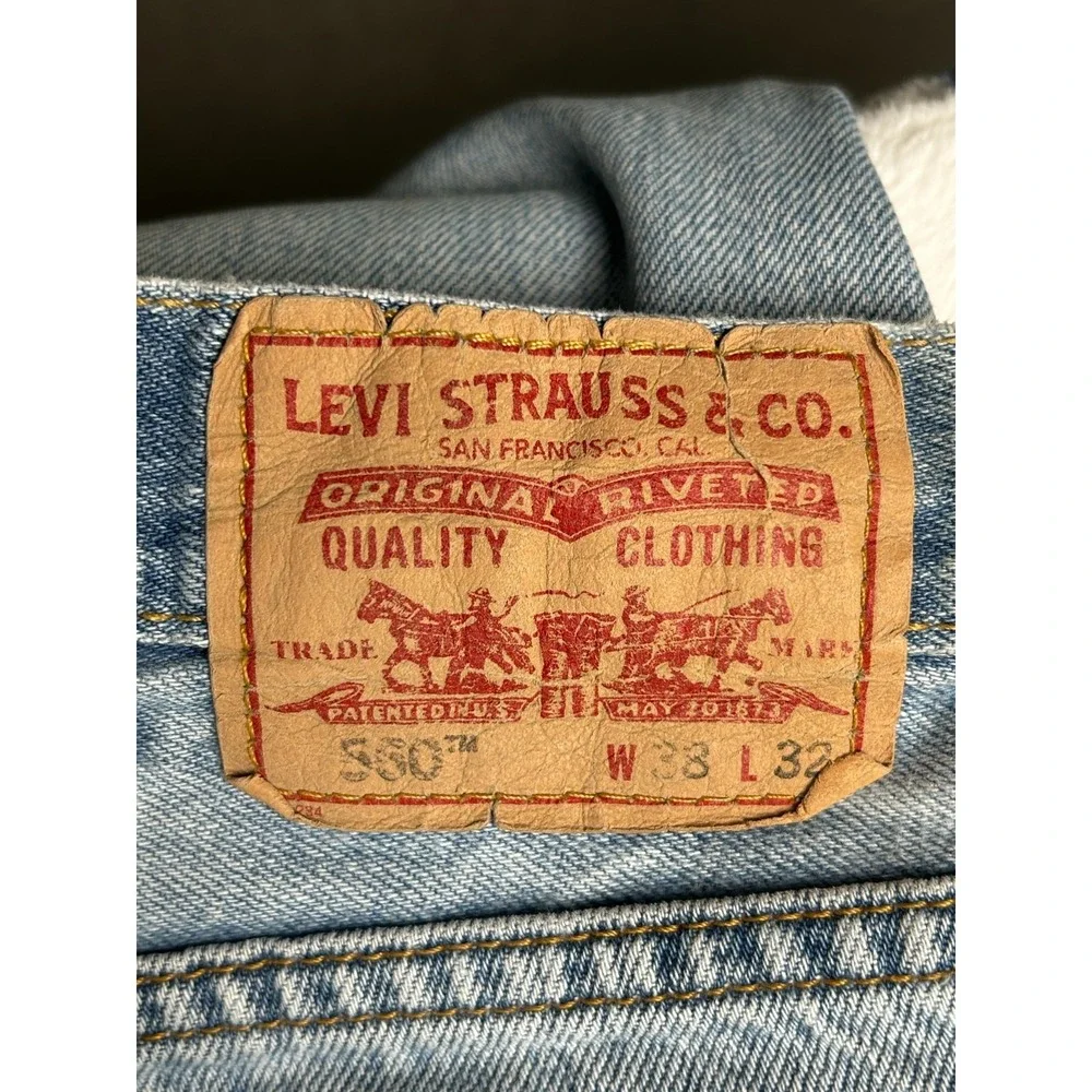 Vintage Levi's 560 Comfort Fit Mens 38x32 Light Wash Loose Denim Jeans